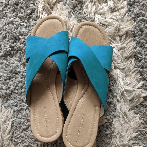 Donald J Pliner Women's Syna Sandals - Picture 1 of 16